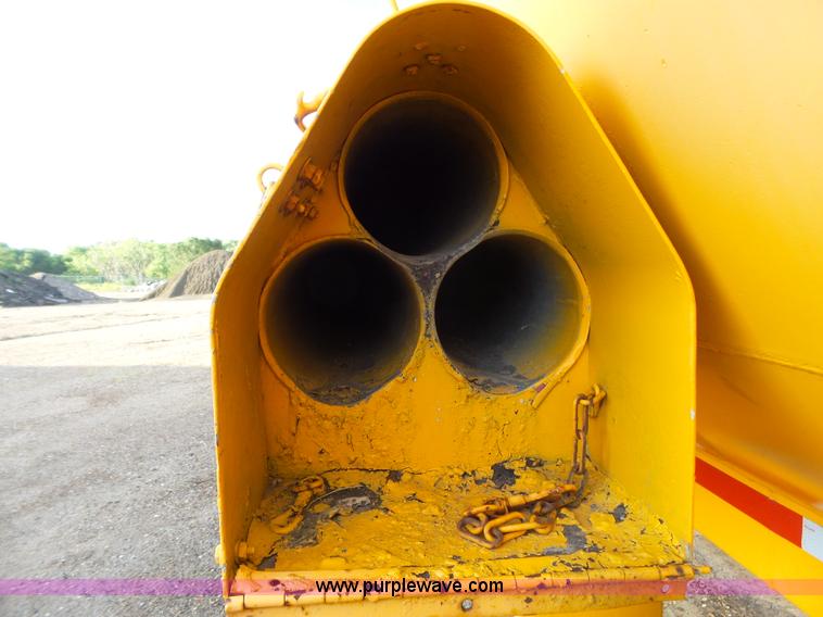 image for item DA2773 1957 Butler H9200 tank trailer