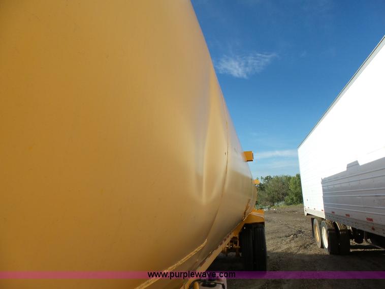 image for item DA2773 1957 Butler H9200 tank trailer