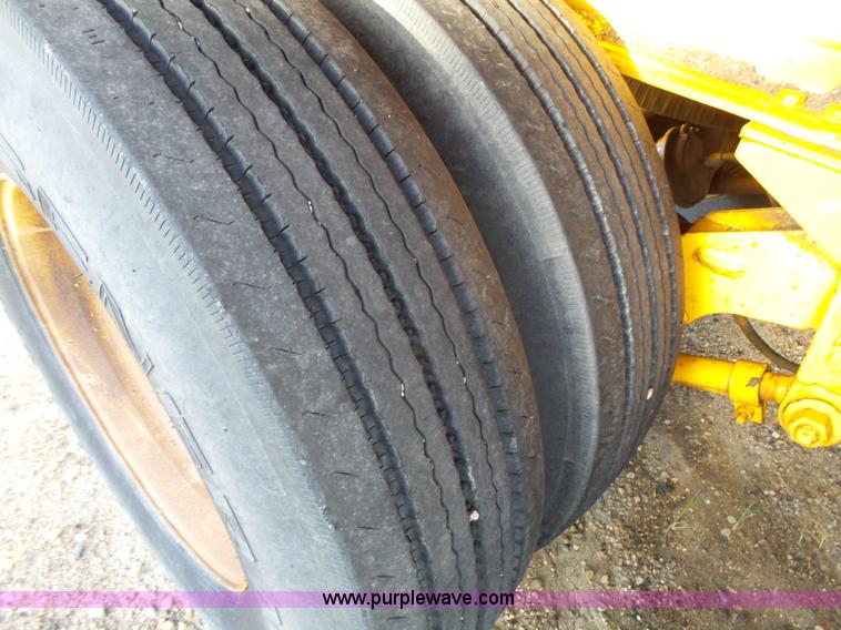 image for item DA2773 1957 Butler H9200 tank trailer