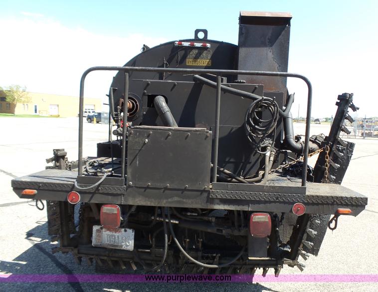 image for item DA2775 1990 International 4700 oil distributor truck