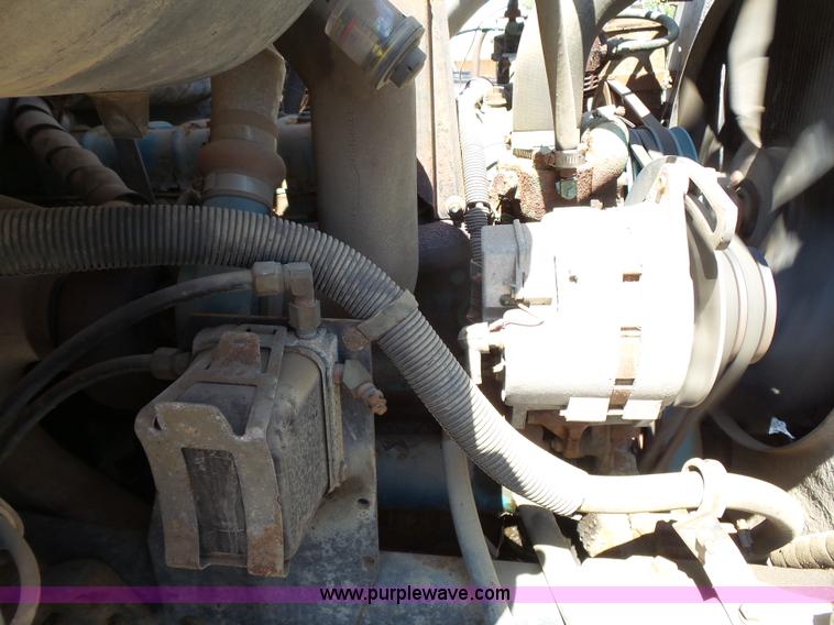 image for item DA2775 1990 International 4700 oil distributor truck