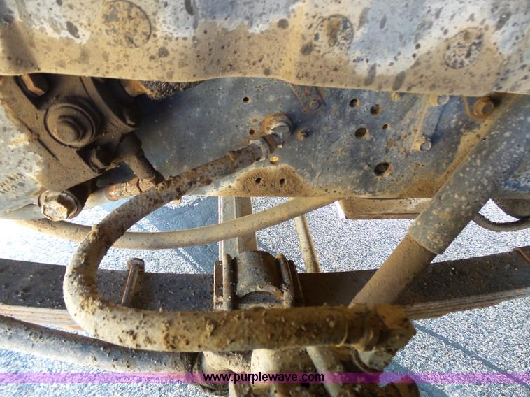 image for item DA2775 1990 International 4700 oil distributor truck