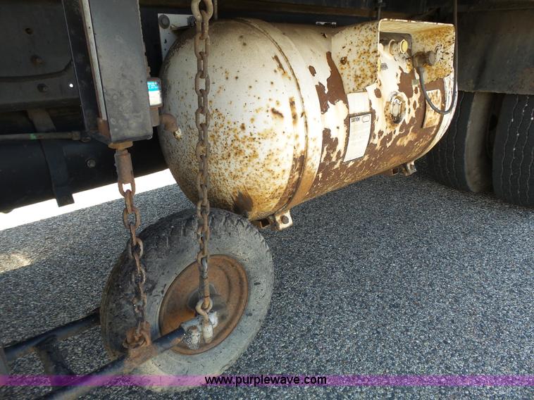 image for item DA2775 1990 International 4700 oil distributor truck