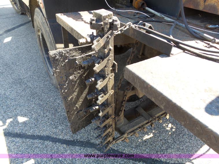 image for item DA2775 1990 International 4700 oil distributor truck