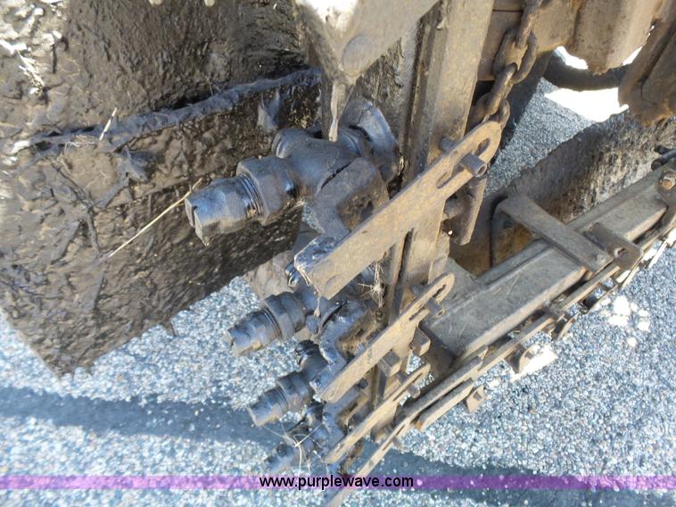 image for item DA2775 1990 International 4700 oil distributor truck