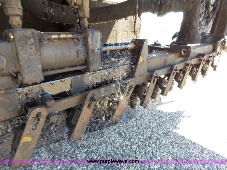 image for item DA2775 1990 International 4700 oil distributor truck