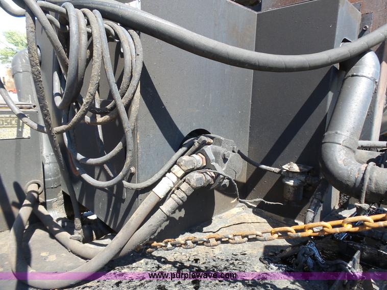 image for item DA2775 1990 International 4700 oil distributor truck