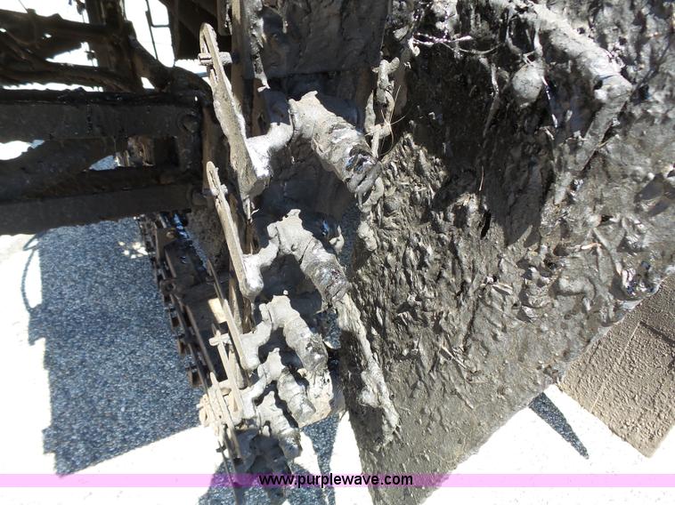 image for item DA2775 1990 International 4700 oil distributor truck