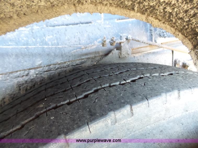 image for item DA2775 1990 International 4700 oil distributor truck