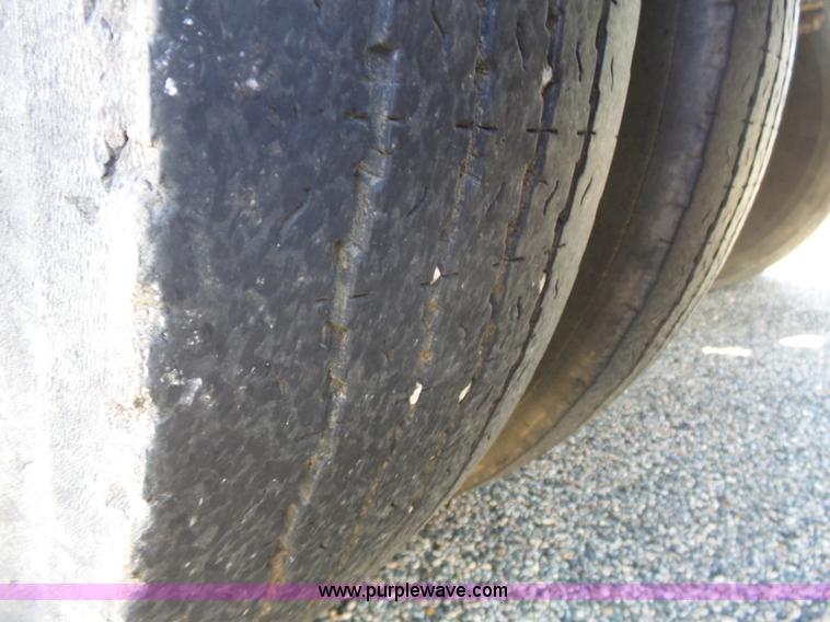 image for item DA2775 1990 International 4700 oil distributor truck