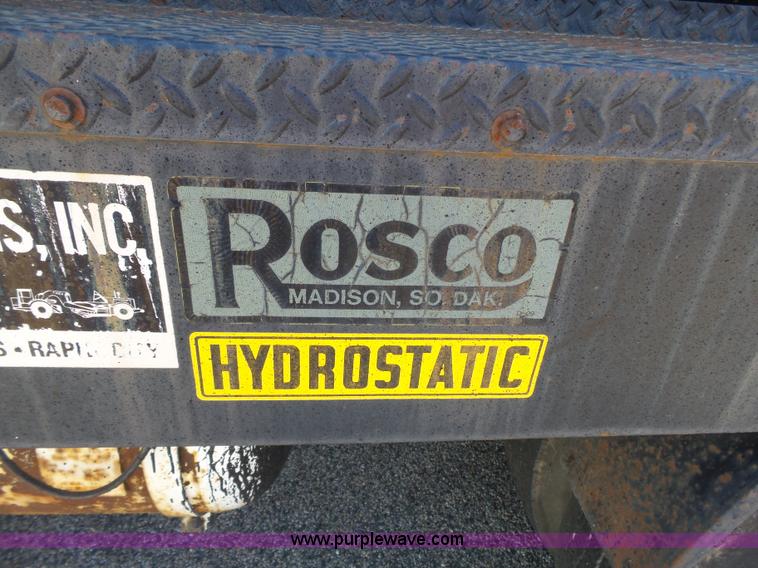 image for item DA2775 1990 International 4700 oil distributor truck