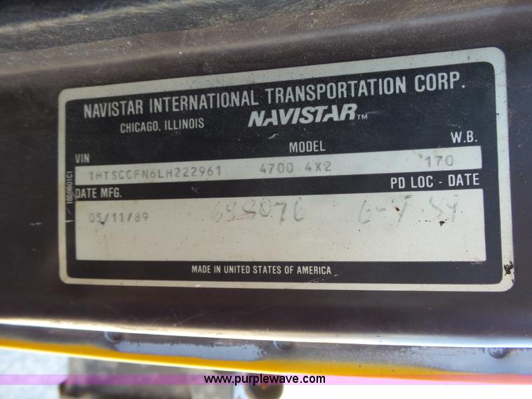 image for item DA2775 1990 International 4700 oil distributor truck