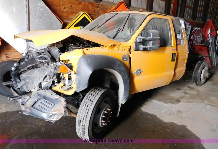 image for item DA2778 2013 Ford F550 SuperCab truck cab and chassis