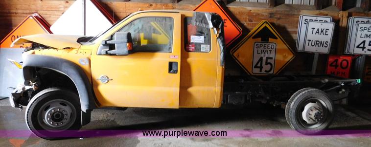 image for item DA2778 2013 Ford F550 SuperCab truck cab and chassis