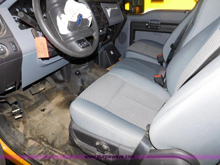 image for item DA2778 2013 Ford F550 SuperCab truck cab and chassis