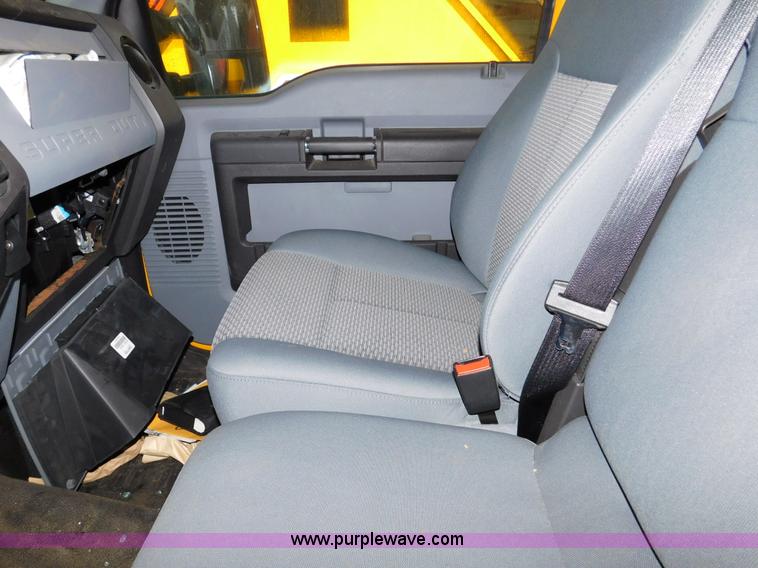 image for item DA2778 2013 Ford F550 SuperCab truck cab and chassis