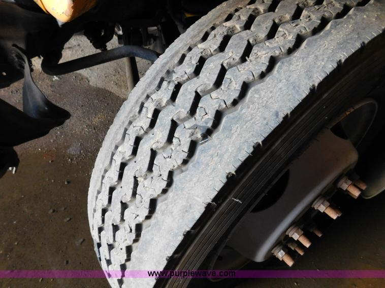 image for item DA2778 2013 Ford F550 SuperCab truck cab and chassis