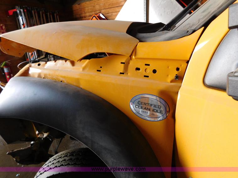 image for item DA2778 2013 Ford F550 SuperCab truck cab and chassis