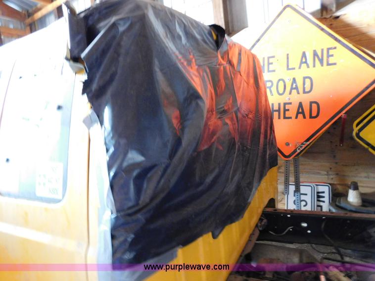 image for item DA2778 2013 Ford F550 SuperCab truck cab and chassis