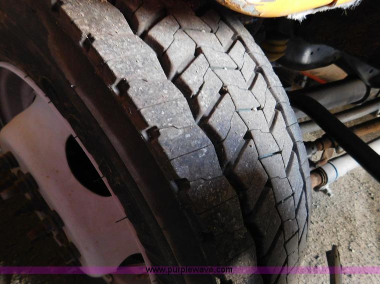 image for item DA2778 2013 Ford F550 SuperCab truck cab and chassis