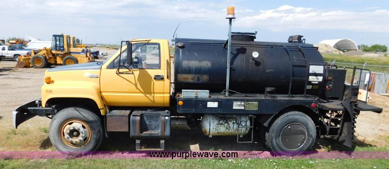 image for item DA2780 1990 GMC TopKick oil distributor truck