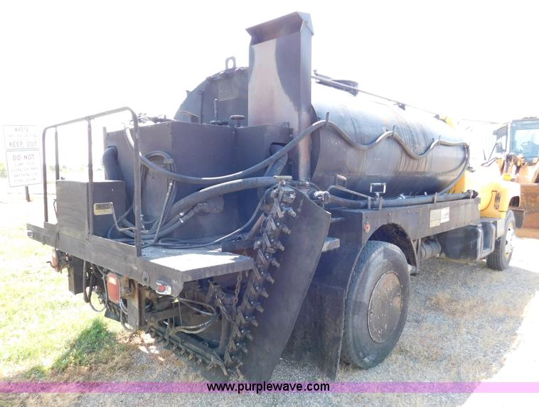 image for item DA2780 1990 GMC TopKick oil distributor truck