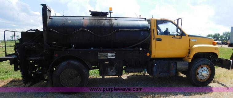 image for item DA2780 1990 GMC TopKick oil distributor truck