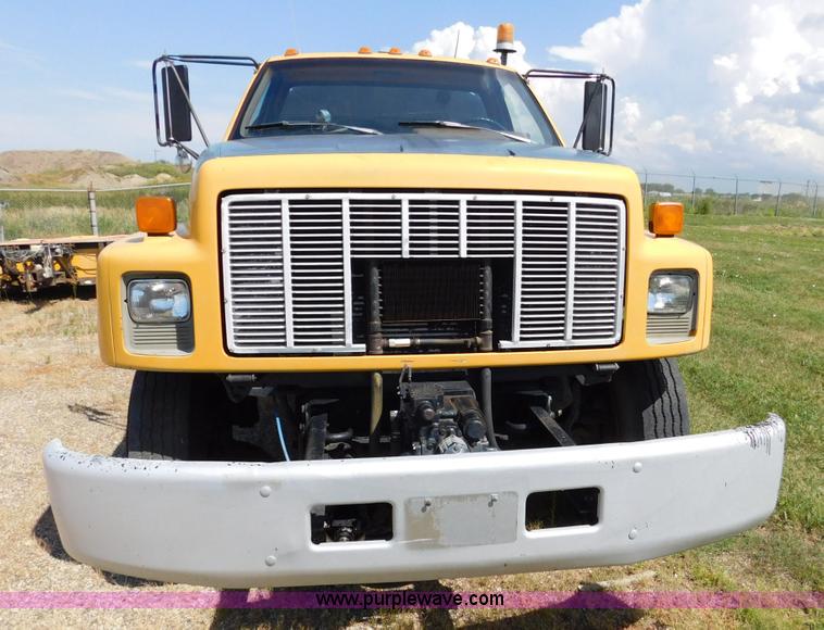 image for item DA2780 1990 GMC TopKick oil distributor truck