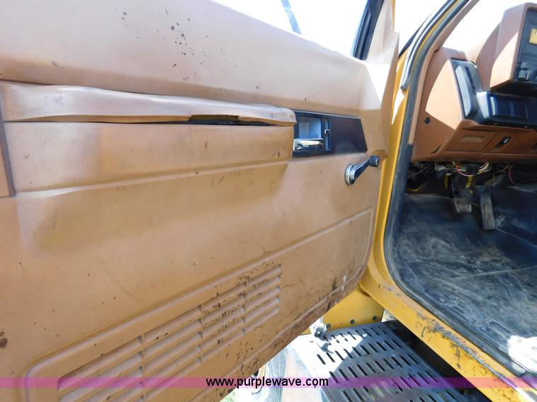 image for item DA2780 1990 GMC TopKick oil distributor truck