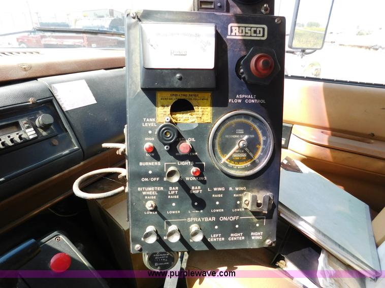 image for item DA2780 1990 GMC TopKick oil distributor truck