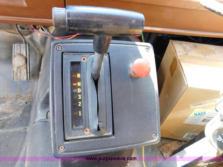 image for item DA2780 1990 GMC TopKick oil distributor truck