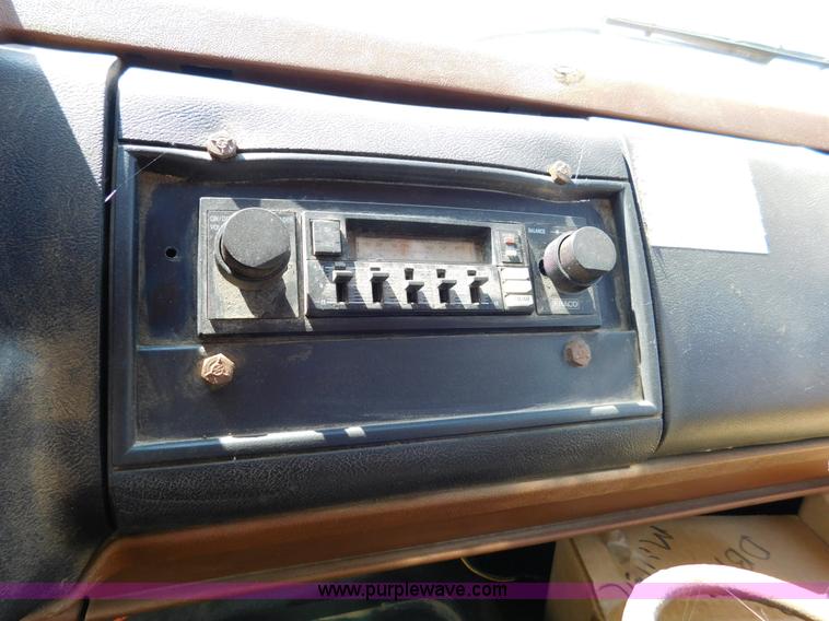 image for item DA2780 1990 GMC TopKick oil distributor truck