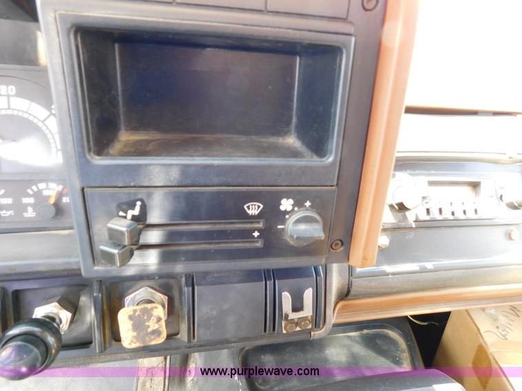 image for item DA2780 1990 GMC TopKick oil distributor truck