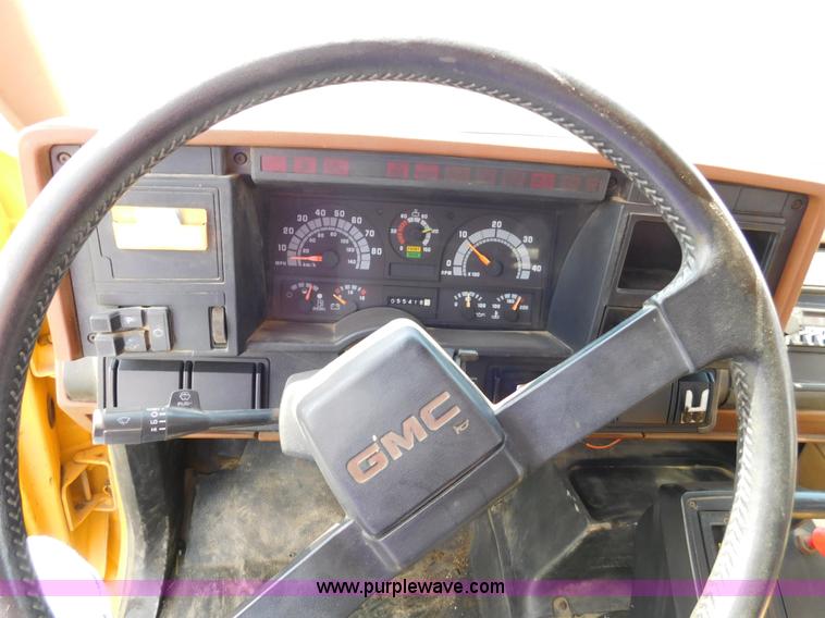 image for item DA2780 1990 GMC TopKick oil distributor truck