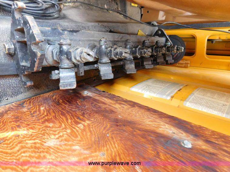 image for item DA2780 1990 GMC TopKick oil distributor truck