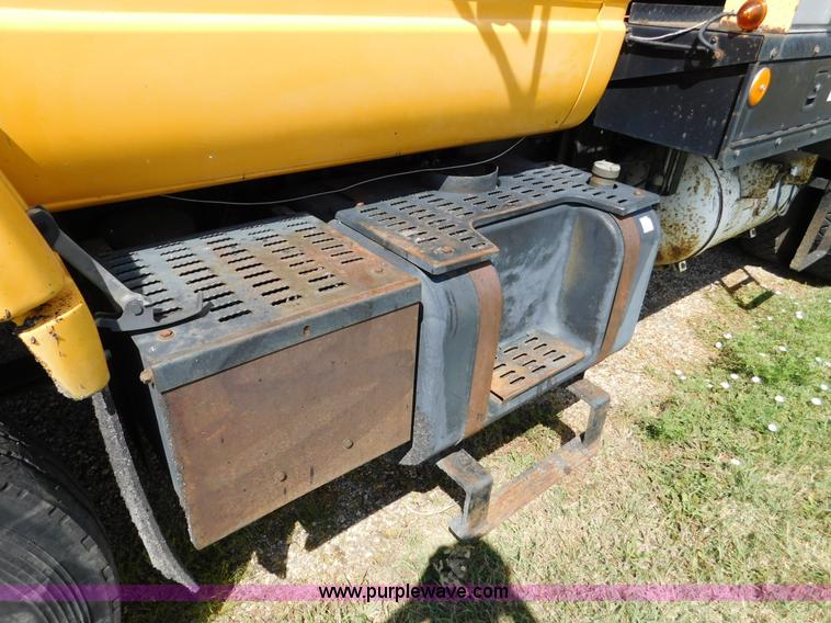 image for item DA2780 1990 GMC TopKick oil distributor truck