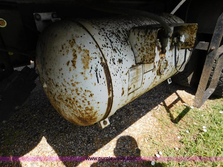 image for item DA2780 1990 GMC TopKick oil distributor truck