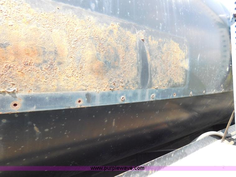 image for item DA2780 1990 GMC TopKick oil distributor truck