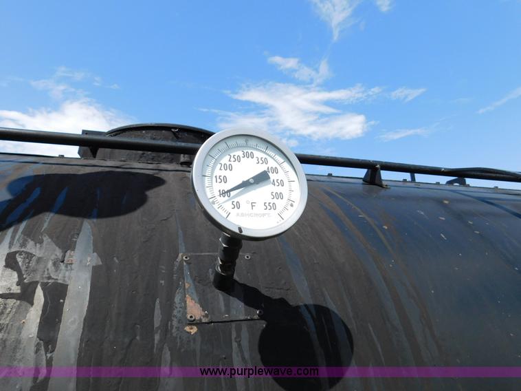 image for item DA2780 1990 GMC TopKick oil distributor truck