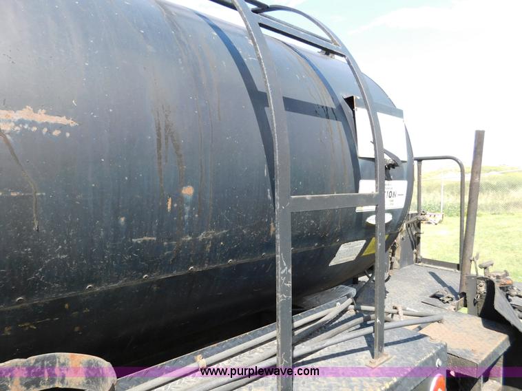 image for item DA2780 1990 GMC TopKick oil distributor truck