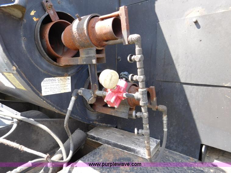 image for item DA2780 1990 GMC TopKick oil distributor truck