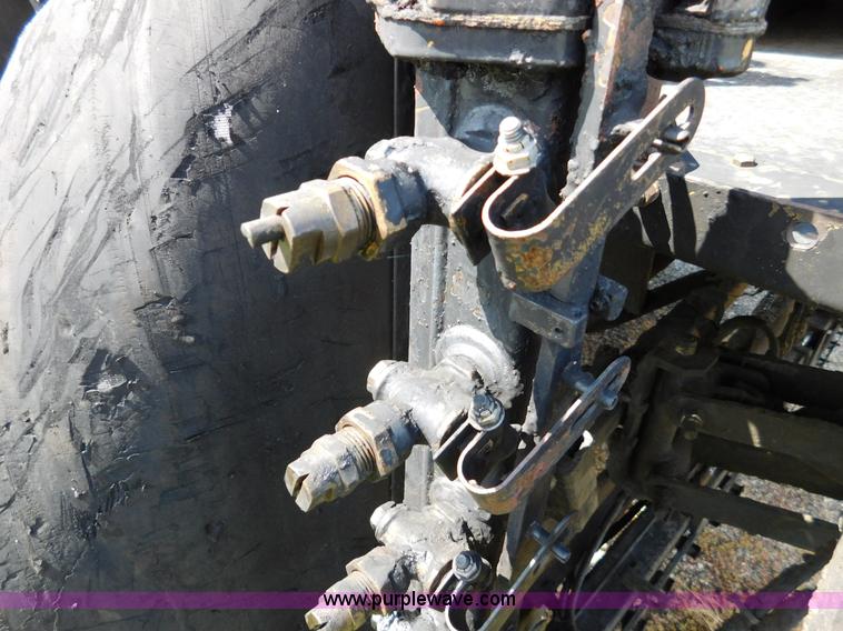 image for item DA2780 1990 GMC TopKick oil distributor truck