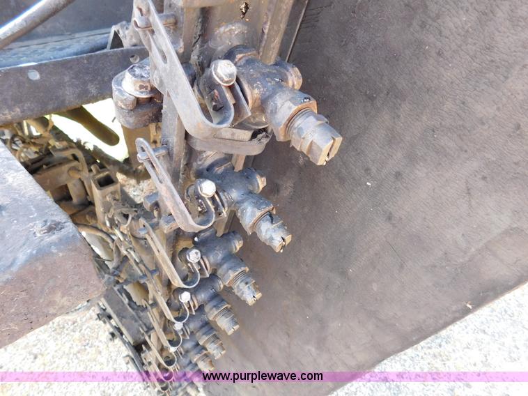 image for item DA2780 1990 GMC TopKick oil distributor truck