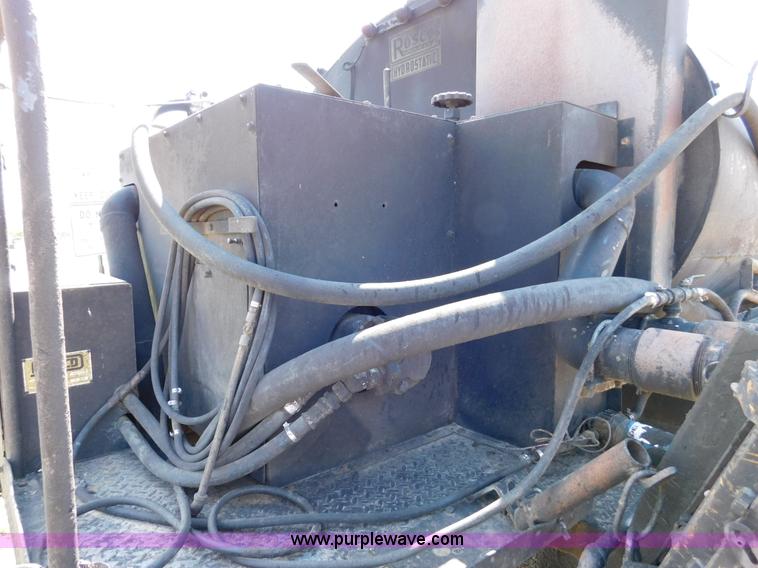 image for item DA2780 1990 GMC TopKick oil distributor truck