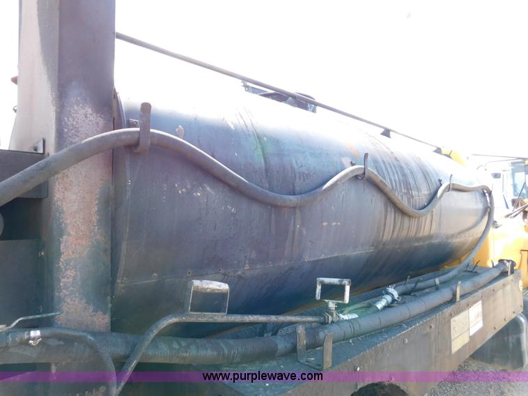 image for item DA2780 1990 GMC TopKick oil distributor truck