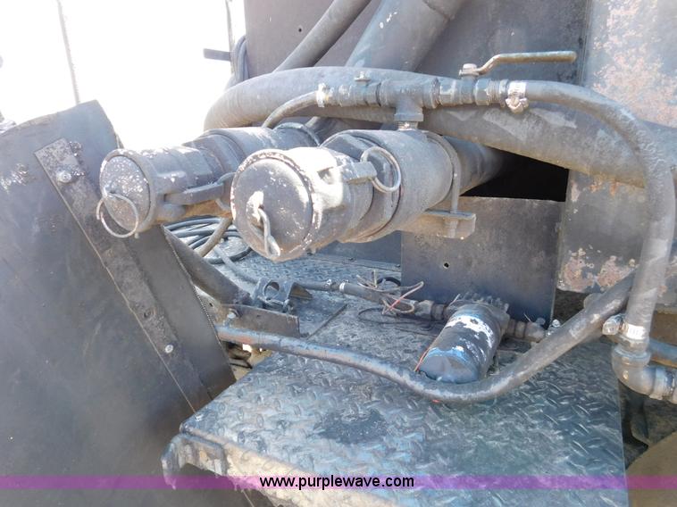 image for item DA2780 1990 GMC TopKick oil distributor truck