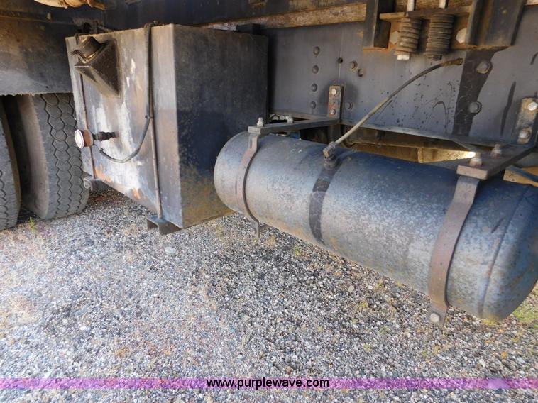 image for item DA2780 1990 GMC TopKick oil distributor truck