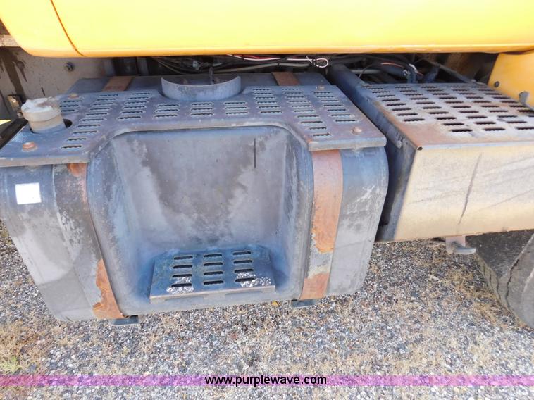 image for item DA2780 1990 GMC TopKick oil distributor truck