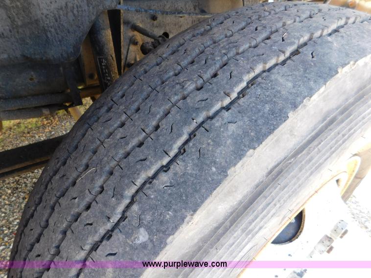 image for item DA2780 1990 GMC TopKick oil distributor truck