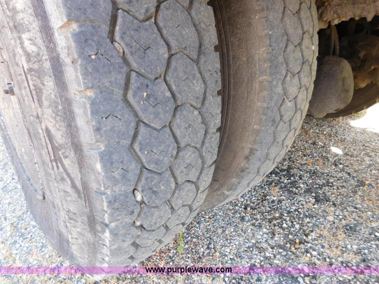 image for item DA2780 1990 GMC TopKick oil distributor truck